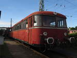 4-noerdlinger-eisenbahnfest/883522/br-798-522-schienenbus-bayernbahn-steht BR 798 522 Schienenbus BayernBahn steht im Eisenbahnmuseum Nrdlingen. 30.Mai 2025