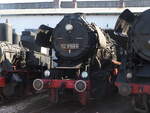 br-52/883533/br-52-8168-8-steht-an-der BR 52 8168-8 steht an der Drehscheibe im Eisenbahnmuseum Nrdlingen. 30.Mai 2025