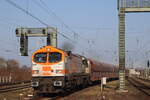 havellaendische-eisenbahn-ag-hvle-2/884059/v330-002-3-blue-tiger-von-hvle V330 002-3 Blue Tiger von HVLE zieht einen Kohlezug durch Magdeburg Neustadt am 8.März.2025 