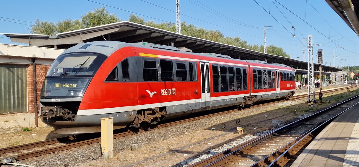 642 053/553 als RB11 nach Wismar in Rostock Hbf am 13.August 2022