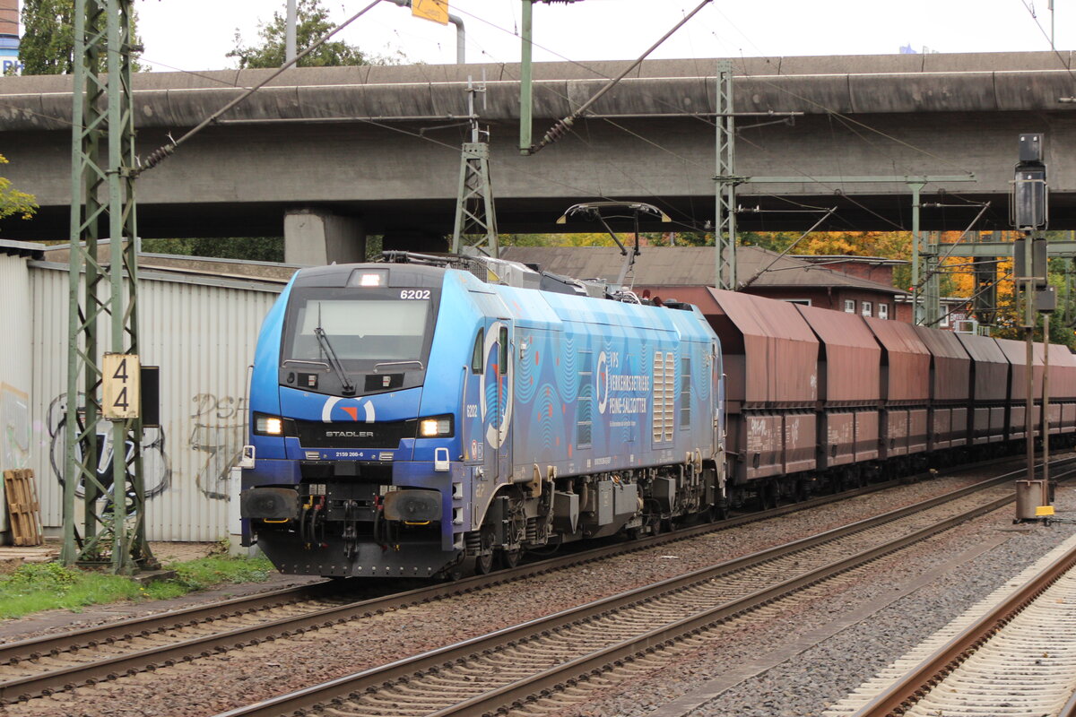 BR 159 266-6 (6202) von VPS mit Schotterwagen bei der durchfahrt HH-Harburg Richtung Maschen.  9.Oktober 2025
