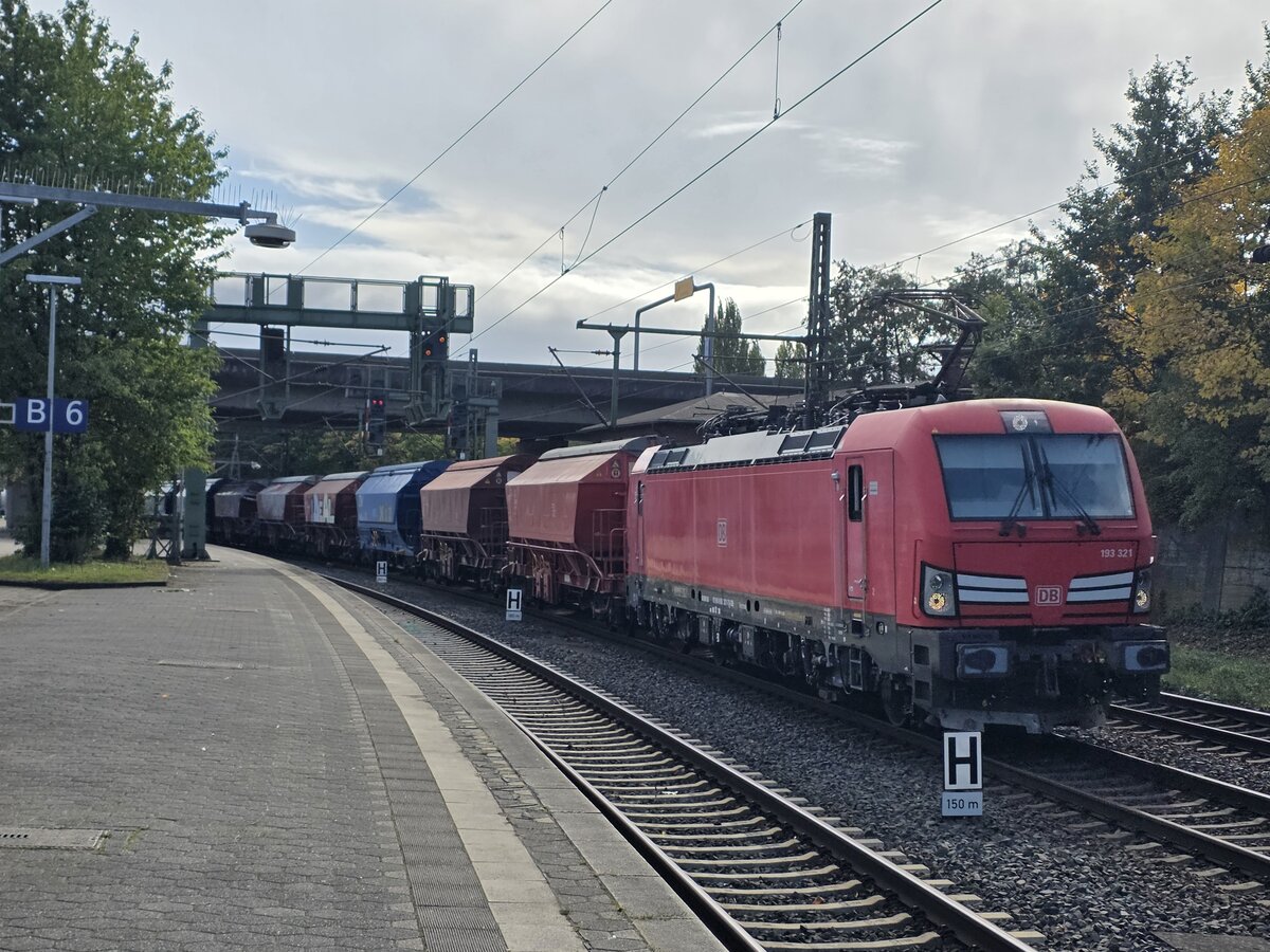 BR 193 321 D-DB mit einem Salzzug bei der Durchfahrt HH-Harburg Richtung Norden. 9.Oktober 2025