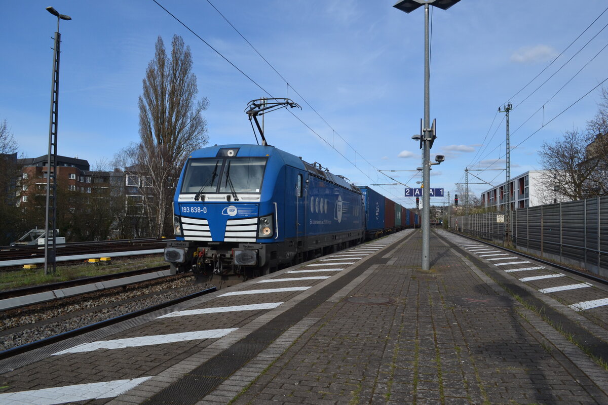 BR 193 838-0 von EGP zieht einen Containerzug durch Hamburg Bergedorf Richtung Hamburg  am 10.November.2022 