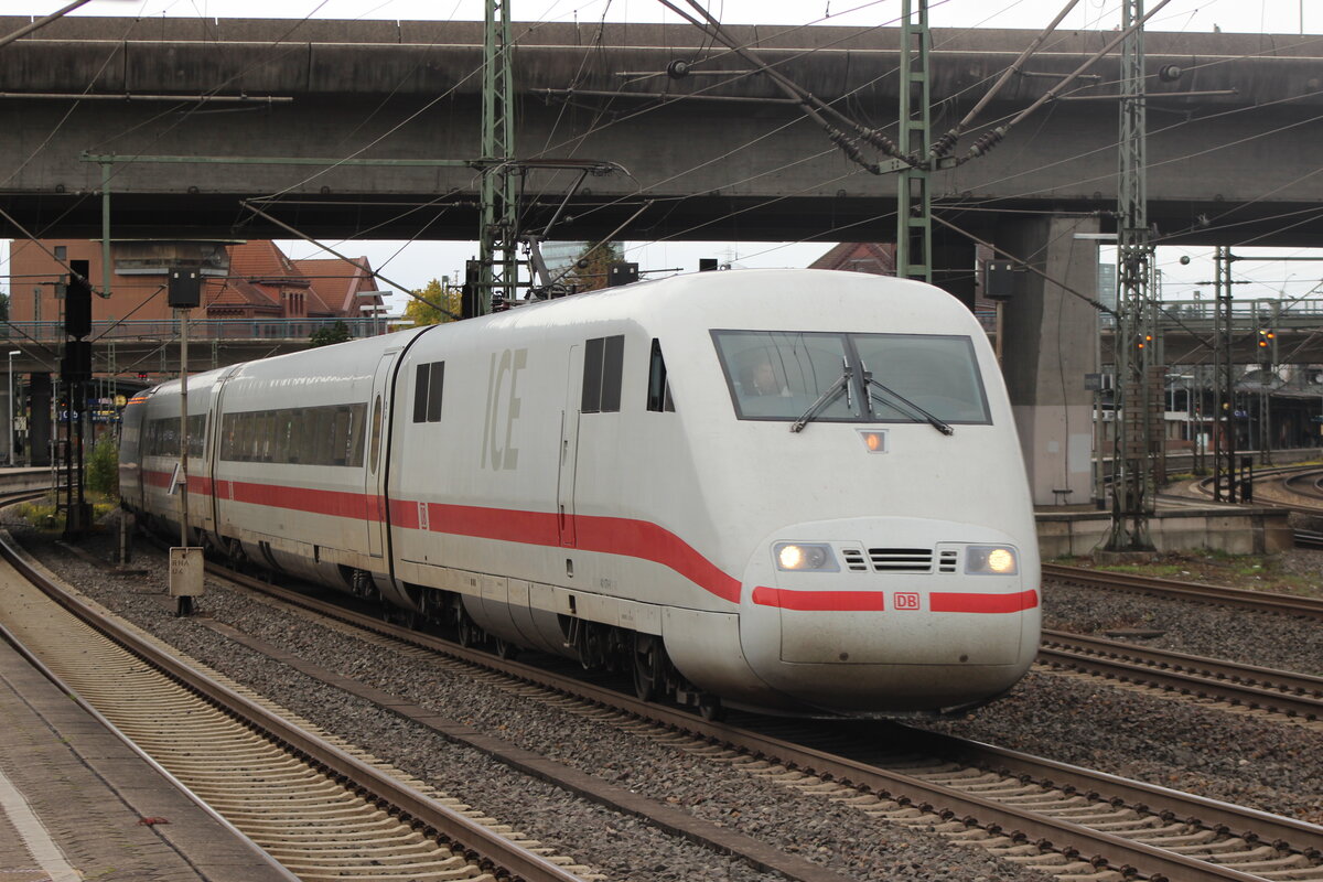 BR 401 079 als (ICE 1085 Hamburg-Altona -> Frankfurt(M)Hbf) bei der Ausfahrt HH-Harburg Richtung Lneburg.  9.Oktober 2025