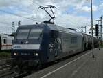 BR 145 064-2 von RBH mit einem Kesselzug bei der Durchfahrt Hamburg-Harburg.
