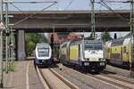 Auf der Linken Seite sieht Mann den BR 648 488 und von Start als RB38 nach Hannover HBF und auf der rechten Seite sieht Mann BR 146 521 von Metronom auf der Linie RB31 nach Lüneburg beide verlassen den Bahnhof Hamburg Harburg am 31.5.2025 
