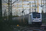 BR 187 070-8  mit Kesselzug in Richtung Hamburg Waltershof durch Hamburg Harburg am 26.September.2024 