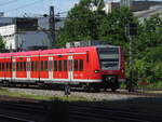 db-regio-ag--s-bahn-muenchen/883481/br-424-023--424-035 BR 424 023 + 424 035 der S-Bahn München als (S7 München Hbf -> Wolfratshausen) einfahrt M-Heimeranplatz. 30.05.2025