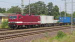 143 179 (243 179-9) DeltaRail mit Containerzug durch Magdeburg Hbf am 25.07.2022