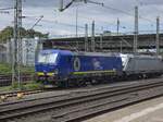 BR 7193 801 Beacon / HSL Logistik und 187 011 Akiem / HSL Logistik stehen Abgestellt im Vorfeld Hamburg-Harburg.