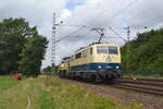 BR 111 025-3+ von Train for Train mit einer Rangierlok aus Belgien in Richtung Hamburg in Hamburg durch Halstenbek am 2.Mai.2023  
