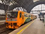 CD 814 112 + 814 ??? als Os 9013 nach Čerčany  Aufgenommen : 14.Mai 2022 in Praha hl.n.